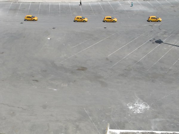 Cuatro coches amarillos en Tánger