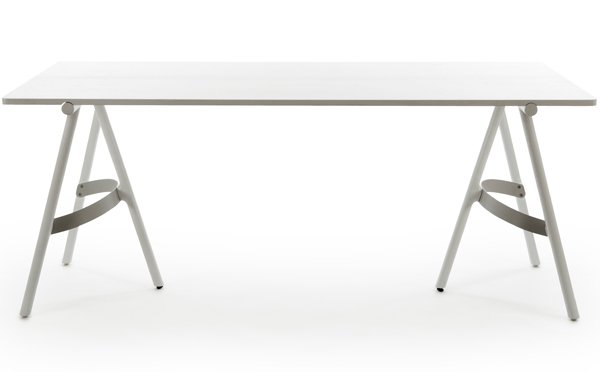 Bow, los muebles de Benjamin Hubert para De La Espada