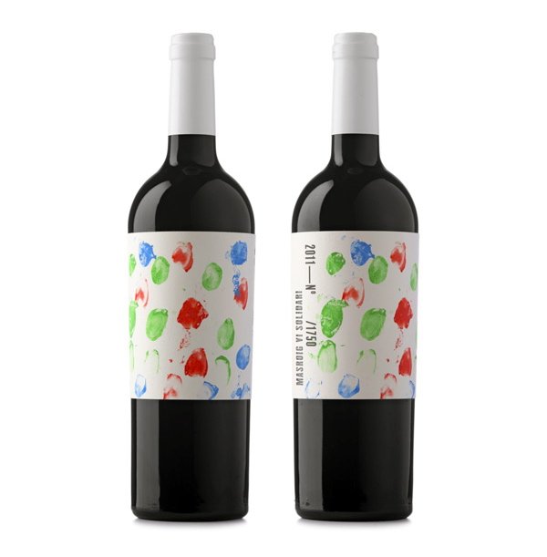 Niños del Priorat dibujan etiquetas de vino para ayudar a otros niños