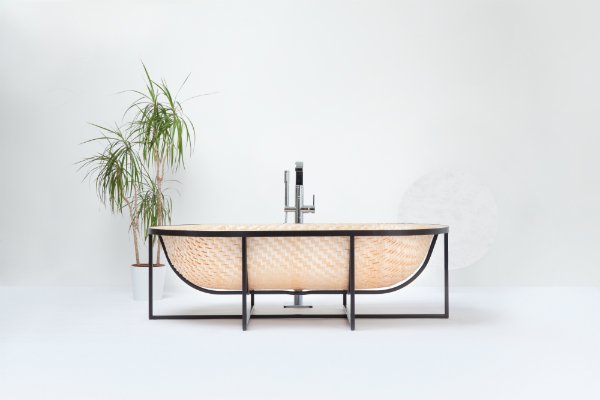 Otaku, el océano en un baño. Tal Engel y una bañera de ensueño