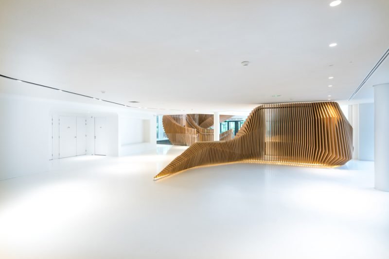 La escalera paramétrica de Ora Ïto para LVMH en París. Fotografía: We Are Contents.