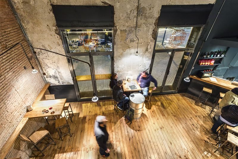 Hoppiness Beer Bar, la taberna popular de Jordi Ginabreda Studio