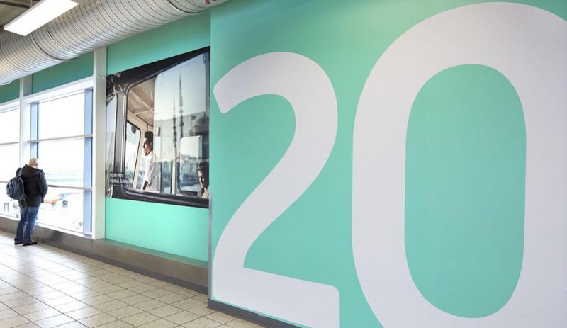 Un aeropuerto para quedarse: tipografía e iconografía de Atipo