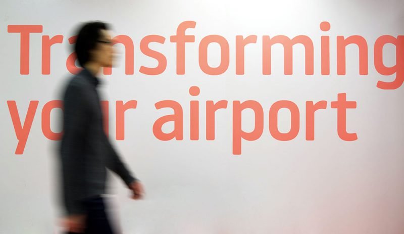 Un aeropuerto para quedarse: tipografía e iconografía de Atipo