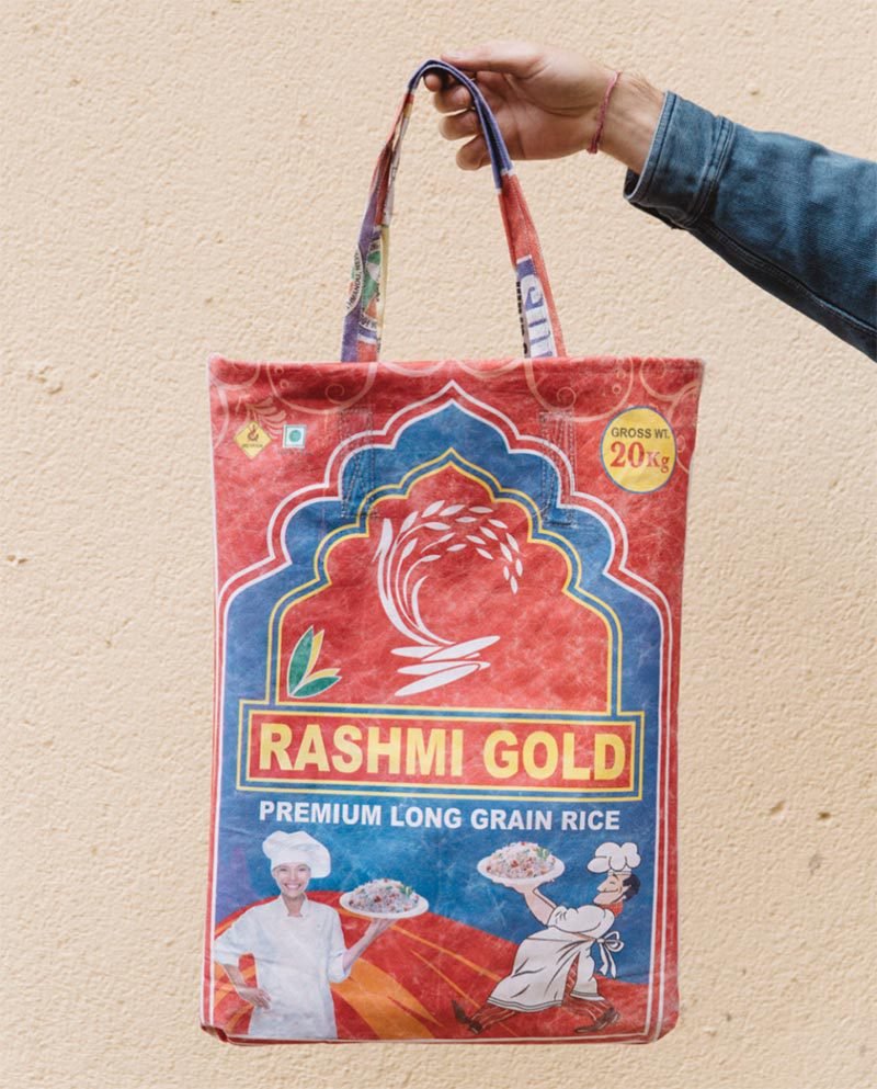 Hemper reutiliza bolsas de arroz para su nuevo packaging