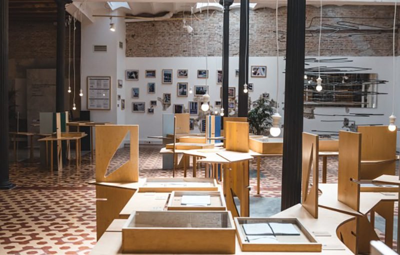 Els colors de Le Corbusier a l'Índia: el viatge d'E. Miralles i E. Torres a la Porte Email