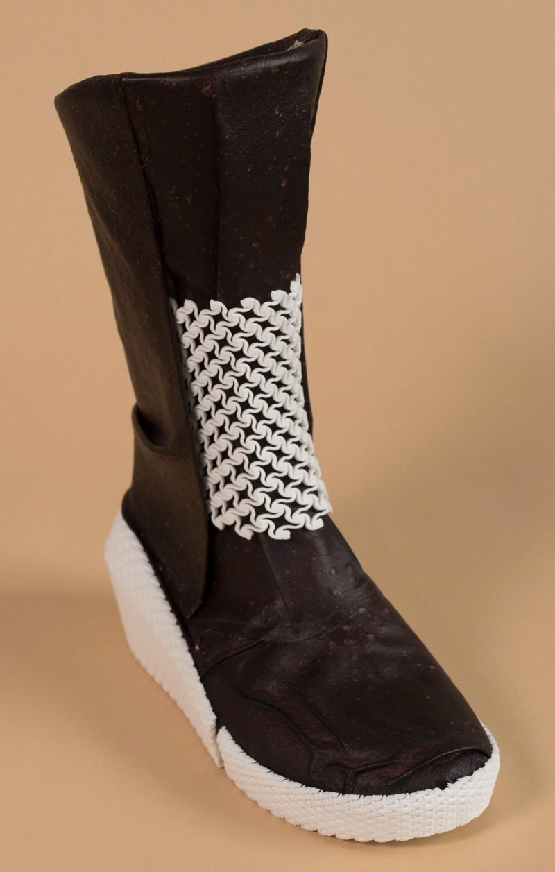 Las botas hechas de hongos de Liz Ciokajlo y Maurizio Montalti. Los nuevos materiales y el futuro de dos planetas