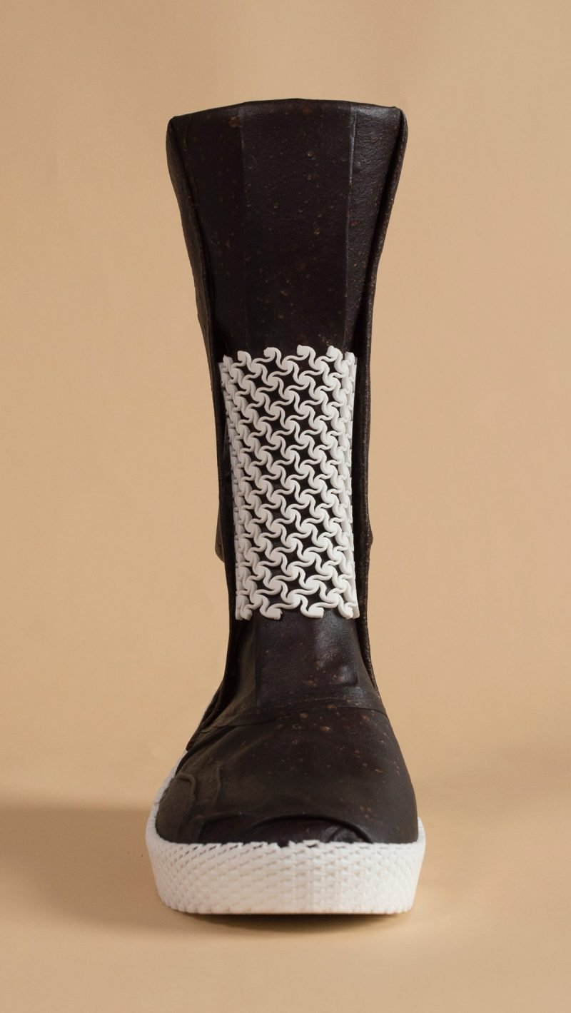 Las botas hechas de hongos de Liz Ciokajlo y Maurizio Montalti. Los nuevos materiales y el futuro de dos planetas