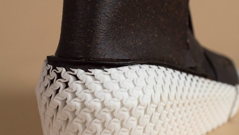 Las botas hechas de hongos de Liz Ciokajlo y Maurizio Montalti. Los nuevos materiales y el futuro de dos planetas