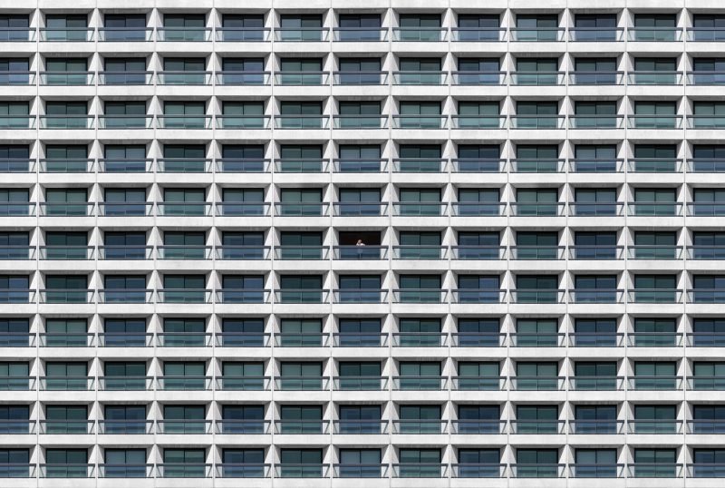 Biala, las fachadas colosales de de Gustav Willeit. La soledad de las grandes urbes