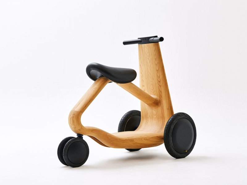 Ily-Ai: madera y formas orgánicas en la scooter de Mikiya Kobayashi