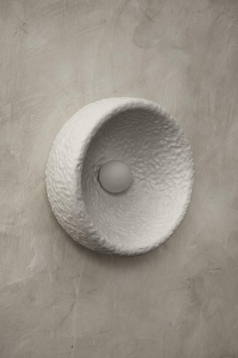 Following the Sun, luminarias y mobiliario de Yakusha Design. © Vova Klever