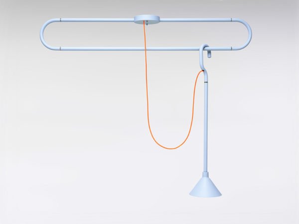 Hook, lámpara de suspensión de Huisu Jola. Una luminaria con gancho