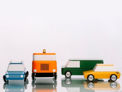 Chromiez, los juguetes de madera y nostalgia de Renátó Árpás. A cuatro ruedas y del Este