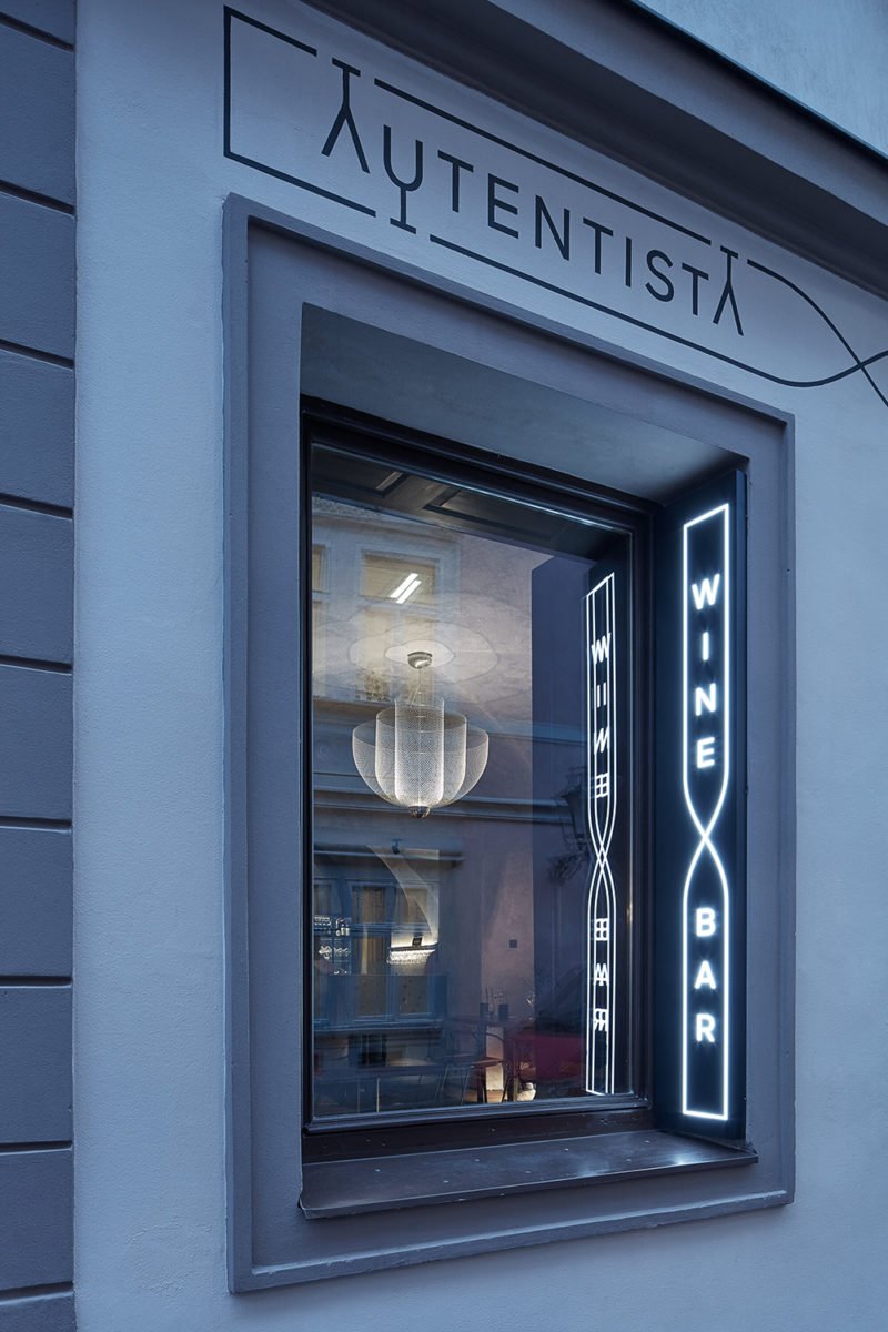 El Autentista: la enoteca industrial de Formafatal. © BoysPlayNice