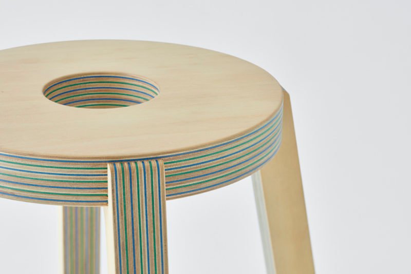 El taburete de madera y papel reciclado de Drill Design