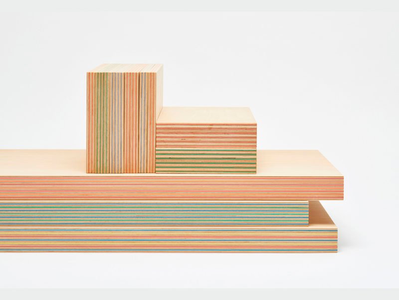 El taburete de madera y papel reciclado de Drill Design