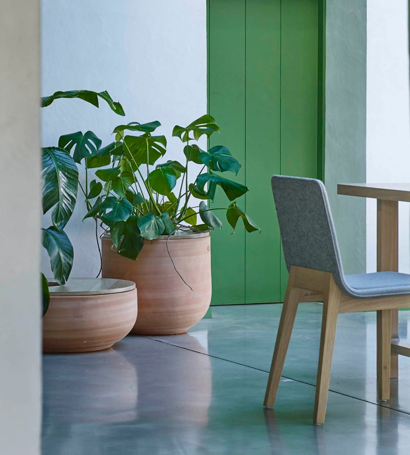 Lur, las macetas de Iratzoki & Lizaso para Alki. © Mito