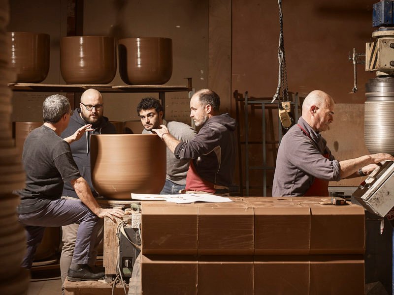 Lur, las macetas de Iratzoki & Lizaso para Alki. © Mito