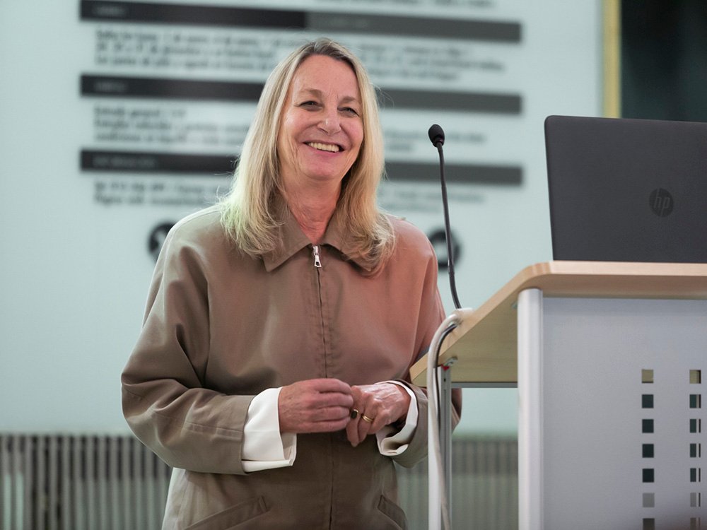 Paula Scher: una muestra para entender un poco más a la genial creativa