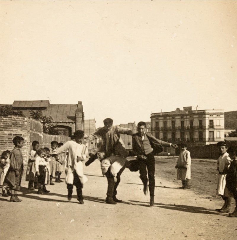 Retratos de una Barcelona histórica. La obra de Adolf Mas en el KBr Barcelona Photo Center