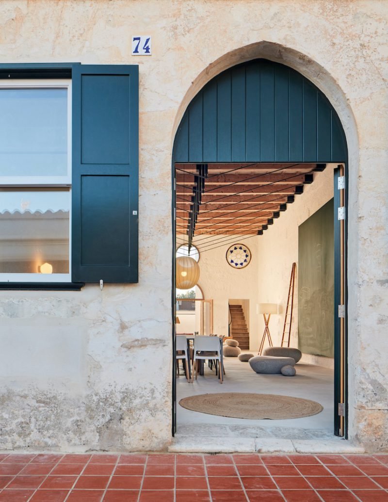 Anna Truyol y Emma Martí diseñan un delicioso espacio de trabajo en  Menorca