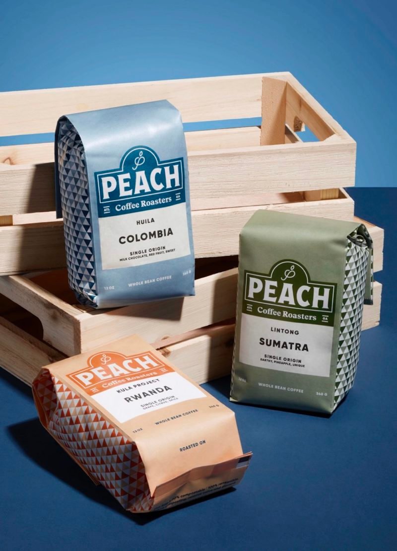 Peach, identidad y packaging de Pentagram. © Nick Cabrera / Emma Roberts