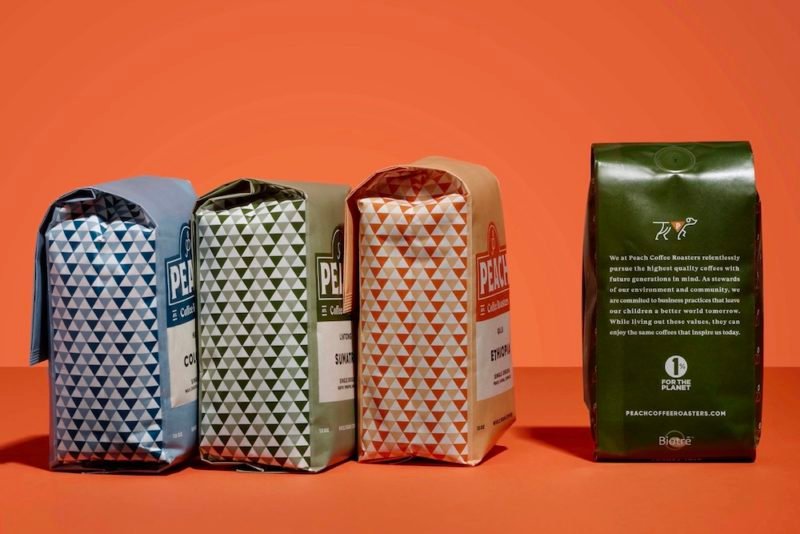 Peach, identidad y packaging de Pentagram. © Nick Cabrera / Emma Roberts