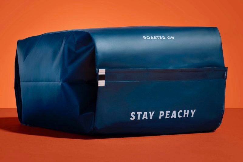 Peach, identidad y packaging de Pentagram. © Nick Cabrera / Emma Roberts