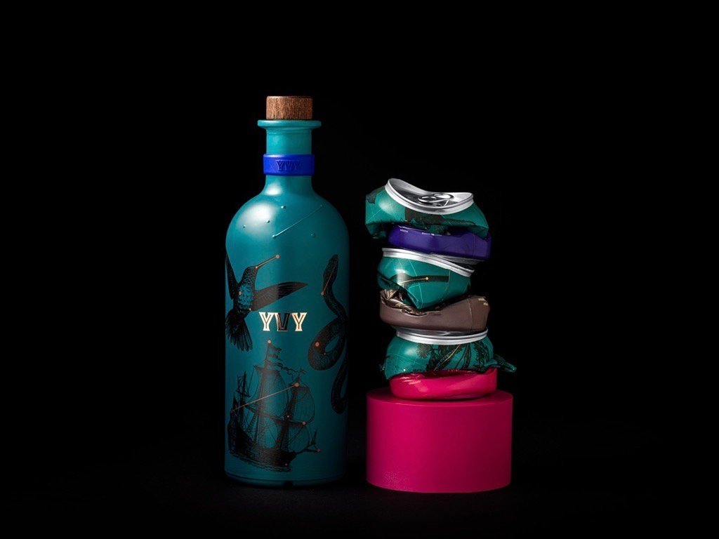 Estúdio Bogotá da vida a YVY Trilogia Refil, la primera botella de gin recargable del mundo