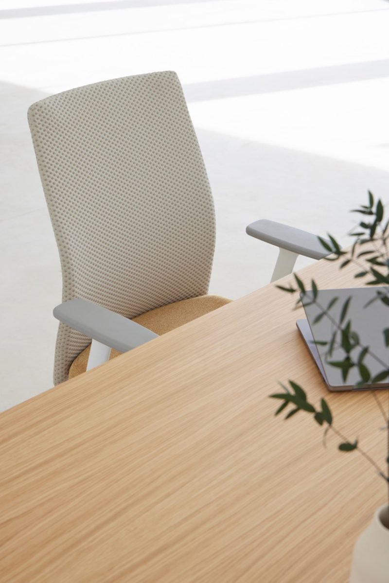 Esitt y Lin, mobiliario específico para espacios de trabajo de Alegre Design 