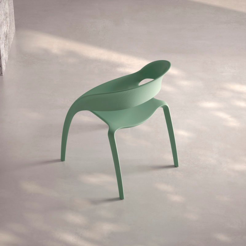 Vicent Berbegal firma Bee, la nueva silla de Actiu