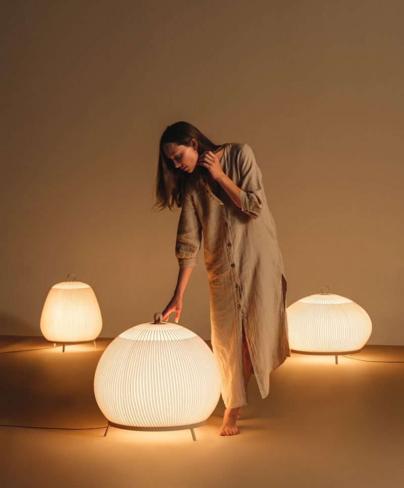 Luz y materialidad en la colección de luminarias de Meike Harde