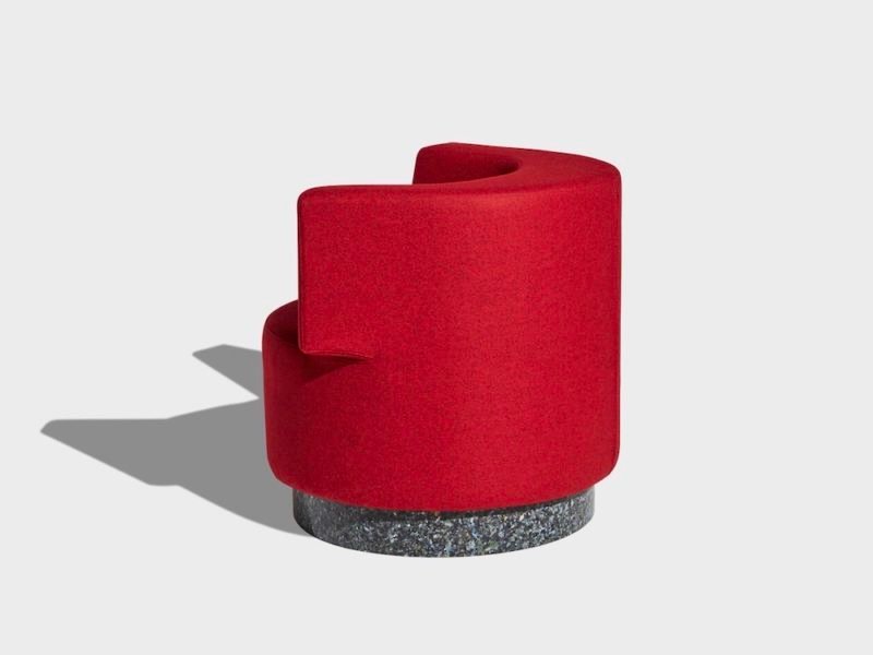 Confetti, el sillón de Gibson Karlo producido en plástico 100% reciclado