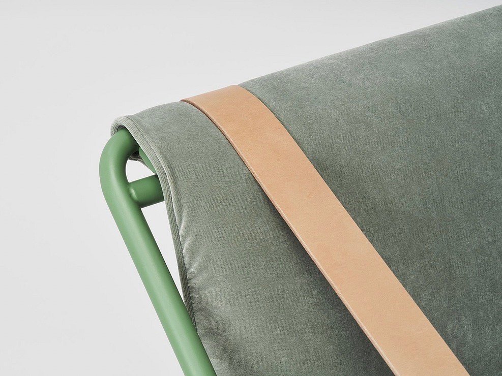 Para Blanco, Kunikazu Hamanishi se inspira en las hamacas plegables de jardín de toda la vida