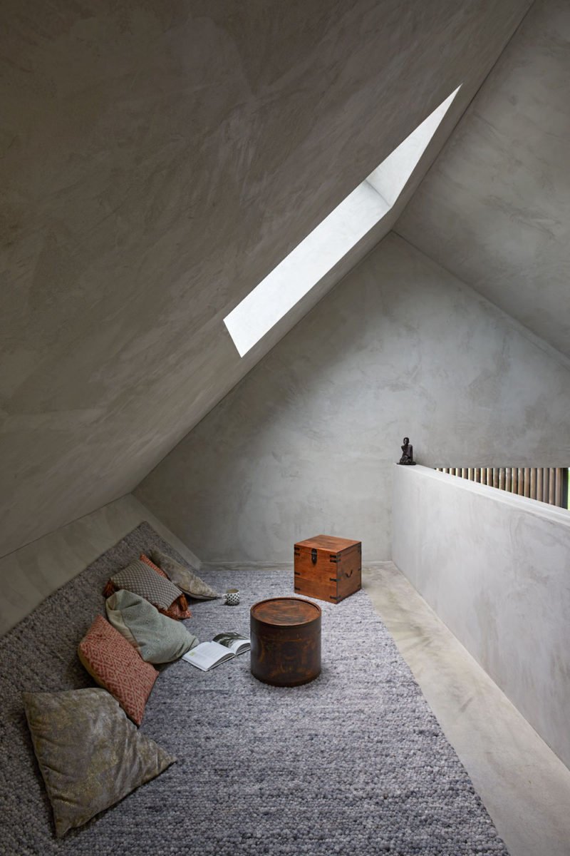 La casa "granero" de Be Architektur. Un homenaje a la arquitectura de la suiza rural. © Vito Stallone