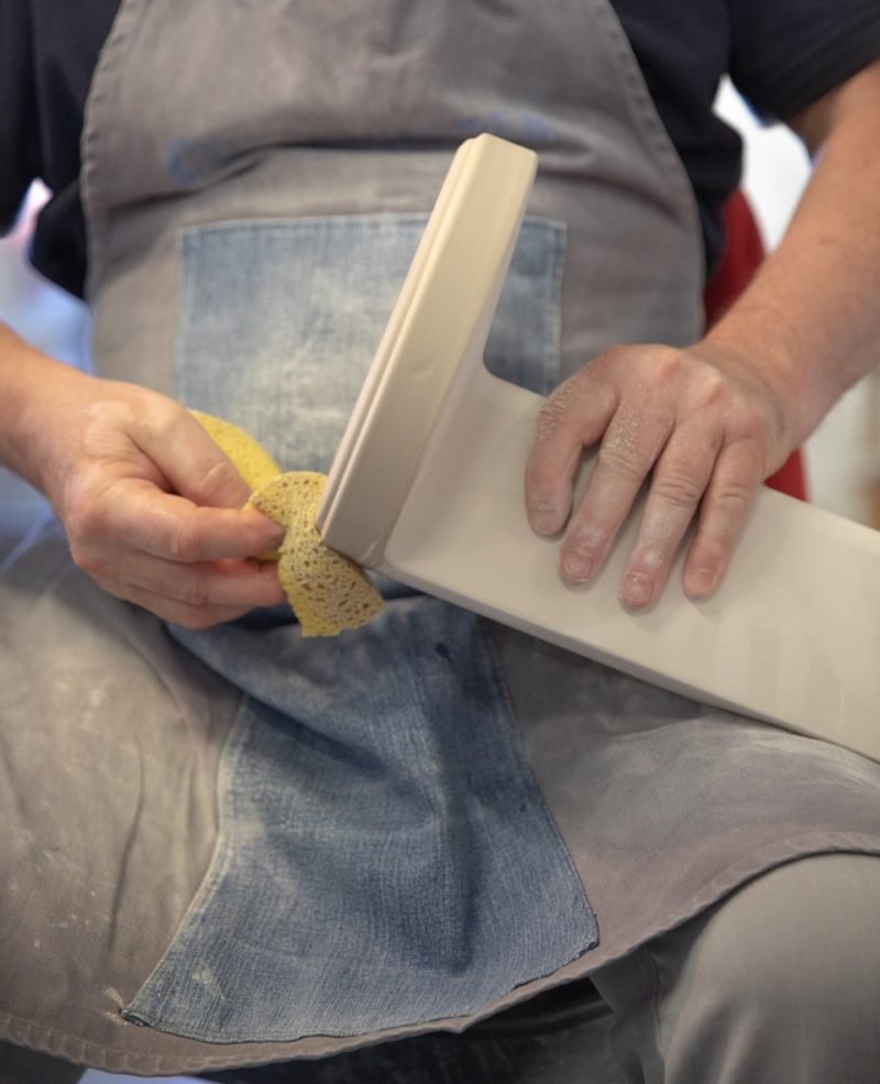 Ronan Bouroullec y la cerámica artesanal en el diseño de luminarias 