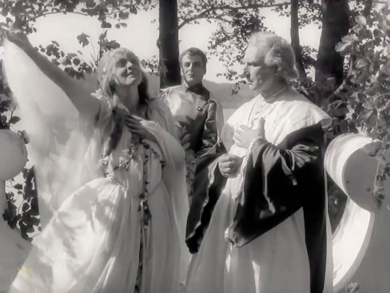 La columna de Eugenio Vega: Dios bendiga cada rincón del universo