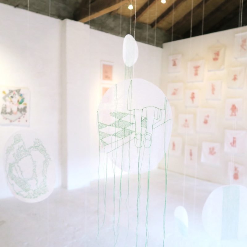 e deseo un patio: instalación textil de Victoria Díaz Saravia en Lugano