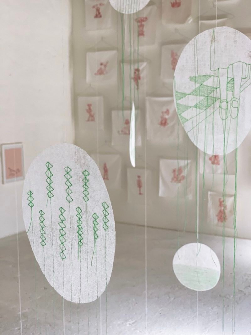 e deseo un patio: instalación textil de Victoria Díaz Saravia en Lugano
