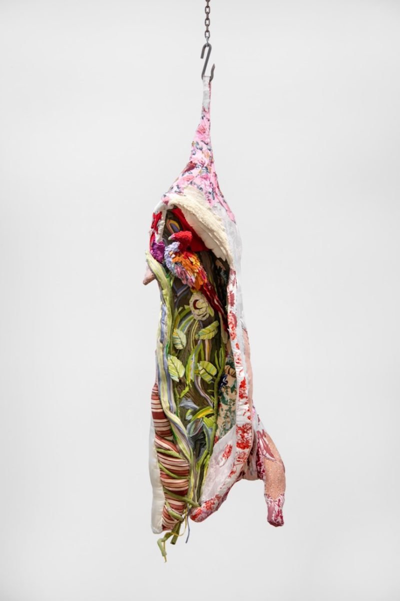 En carne viva: las esculturas textiles de Tamara Kostianovsky