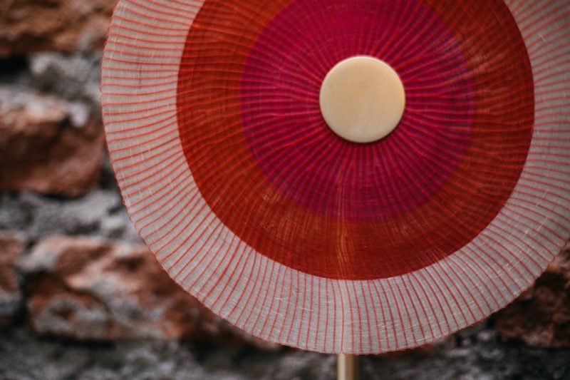 Lamps From Chile: un proyecto que actualiza la artesanía en crin desde el diseño contemporáneo