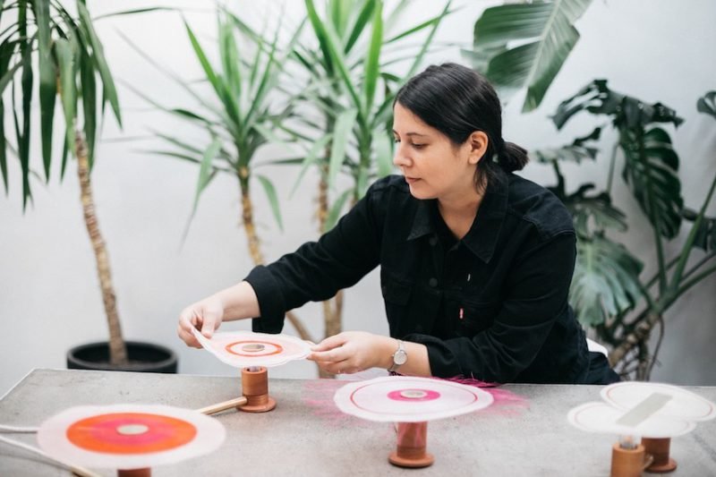 Lamps From Chile: un proyecto que actualiza la artesanía en crin desde el diseño contemporáneo