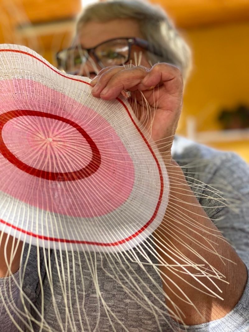 Lamps From Chile: un proyecto que actualiza la artesanía en crin desde el diseño contemporáneo