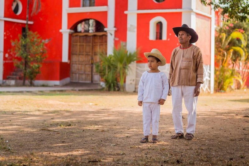 Magia oaxaqueña de la mano de Abisai Navarro. El lujo de vestir artesanal y ancestral