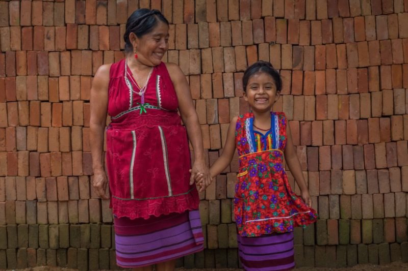 Magia oaxaqueña de la mano de Abisai Navarro. El lujo de vestir artesanal y ancestral