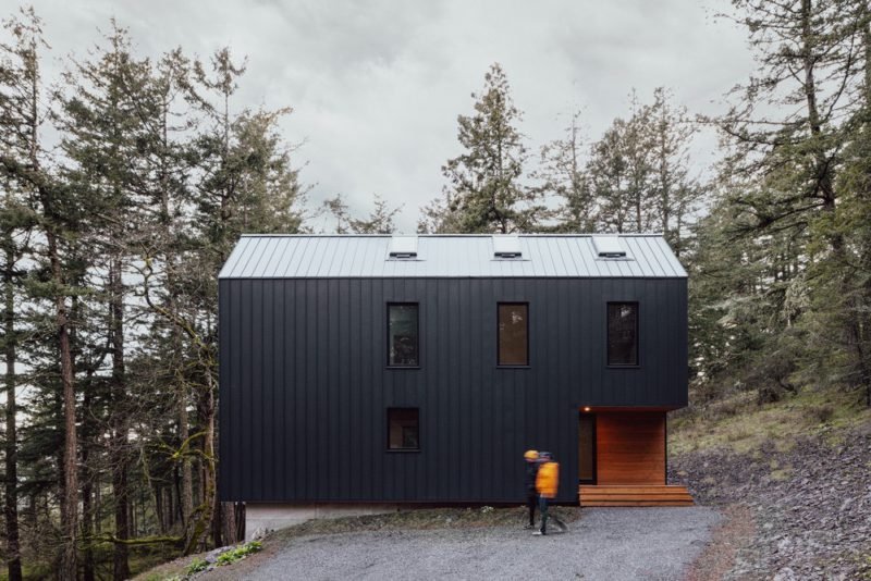 System 02, el refugio prefabricado definitivo. Un proyecto de The Backcountry Hut Company © Russell Dalby