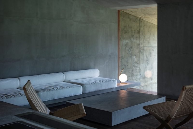 Villa M: el refugio brutalista de Suppose frente al mar en Okinawa © Kenta Hasegawa