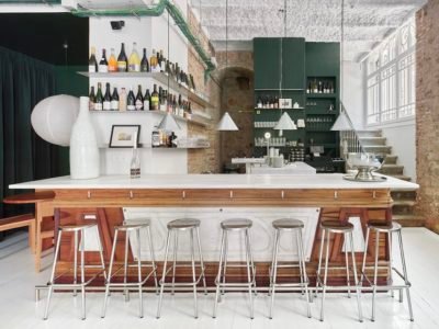 H3o Architects y Tiberi Club firman Tiberi Bar, la primera sede del colectivo gastronómico © José Hevia