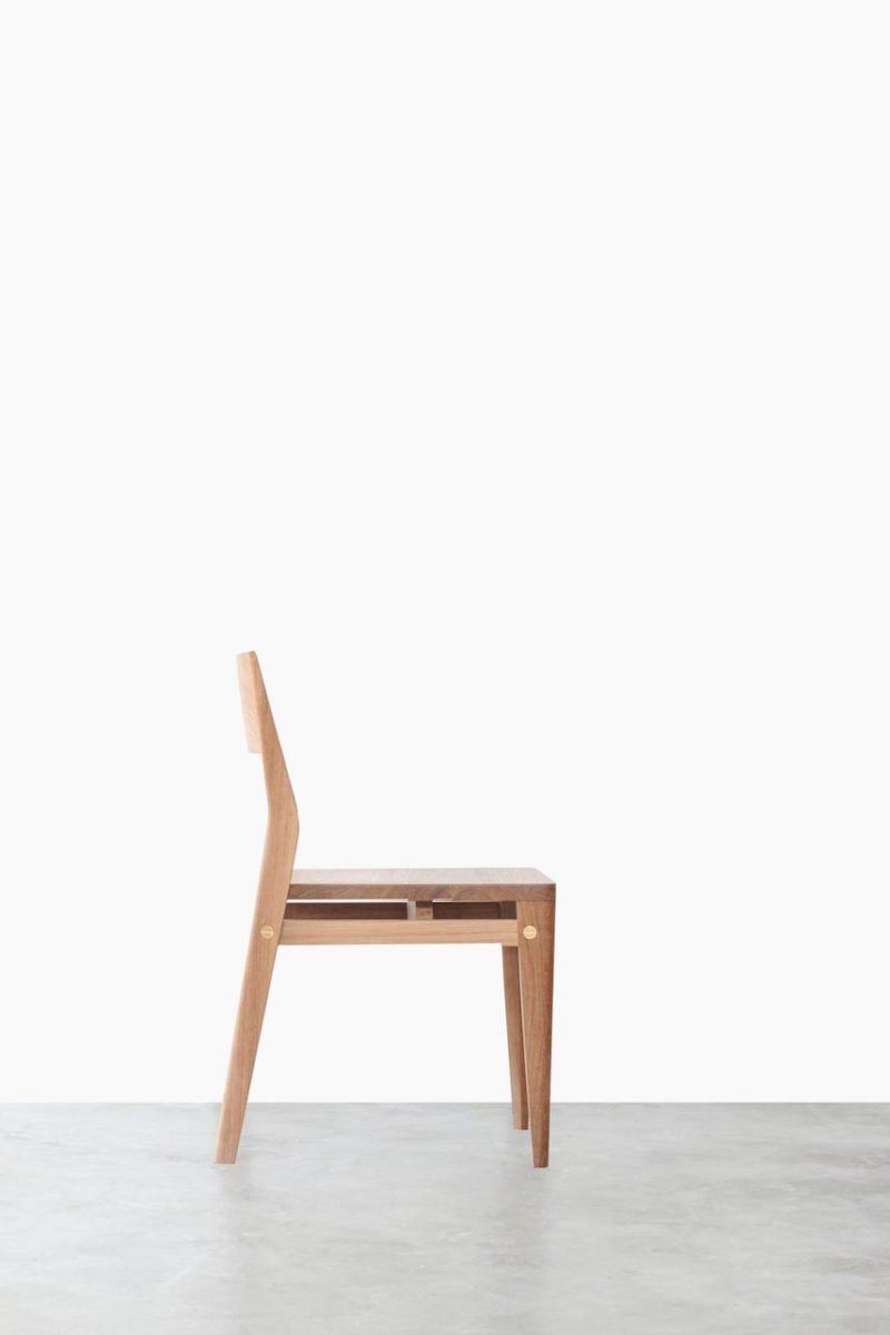 L01, la silla "introspectiva" de Eva Natasa. Diseño y fabricación indonesia
